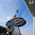 人気ライドのソーシャルディスタンス：驚きのスタンバイ!!