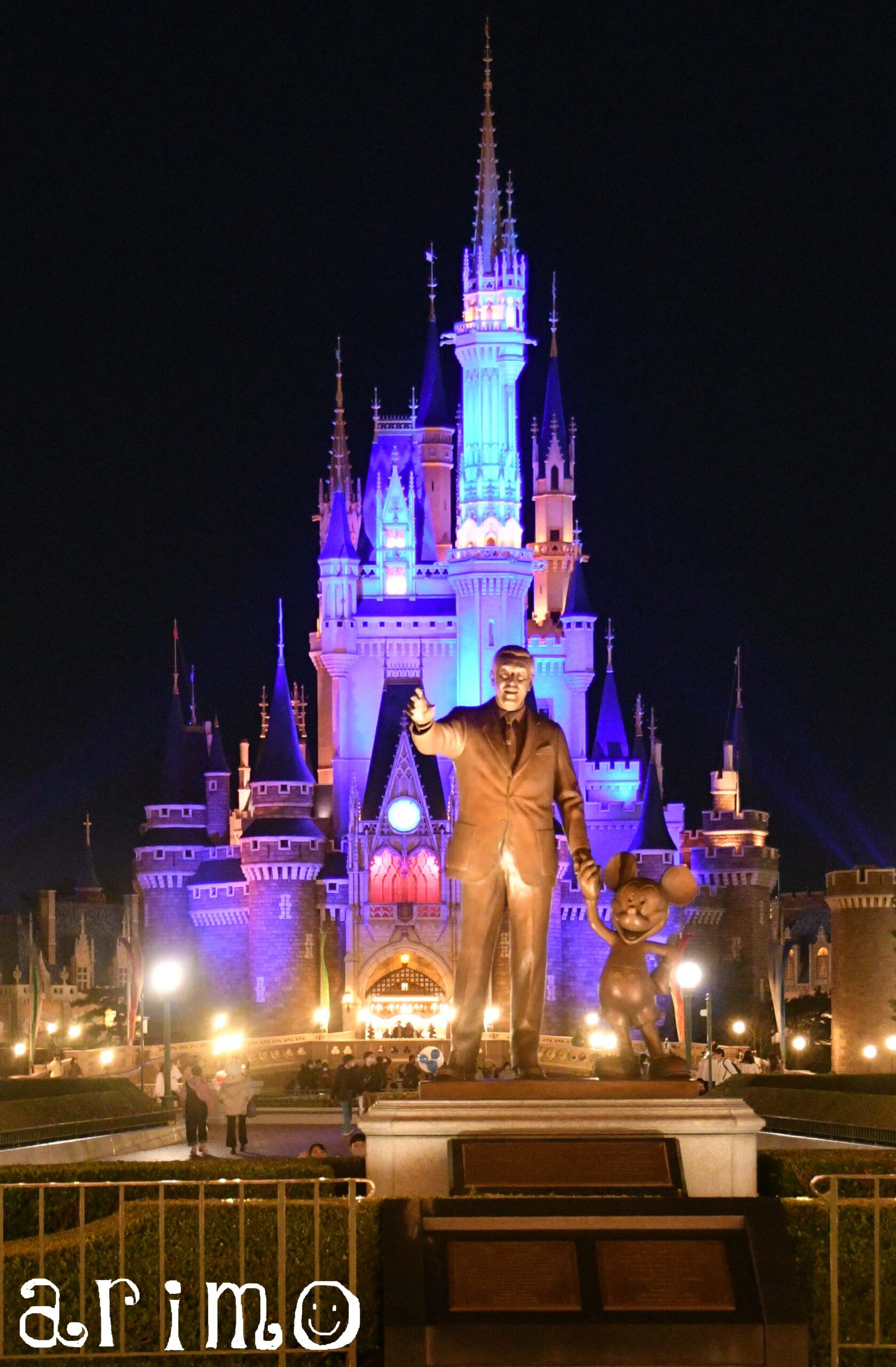 東京ディズニーランド：パートナーズ像